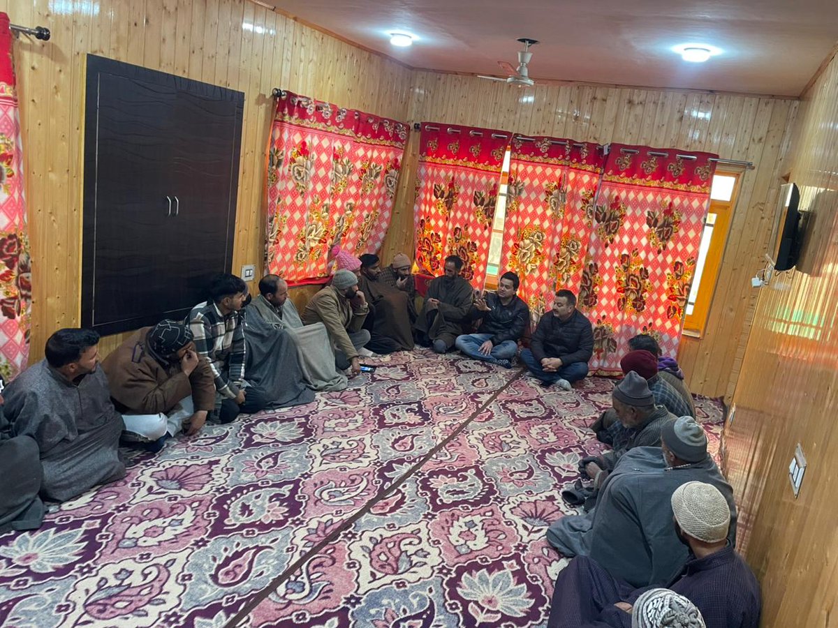 SheepDistr26375's tweet photo. Sheep Husbandry Dept, Srinagar organized an awareness camp at Panchayat Halqa Balhama A &amp; B, Syedpora &amp; Khimber under "Sushasan Saptah – Prashashan Gaon Ki Ore" focusing on credit-linked schemes, financial inclusion and subsidies under various Departmental Schemes
@srinagaradmin https://t.co/CDy4OAM7NB