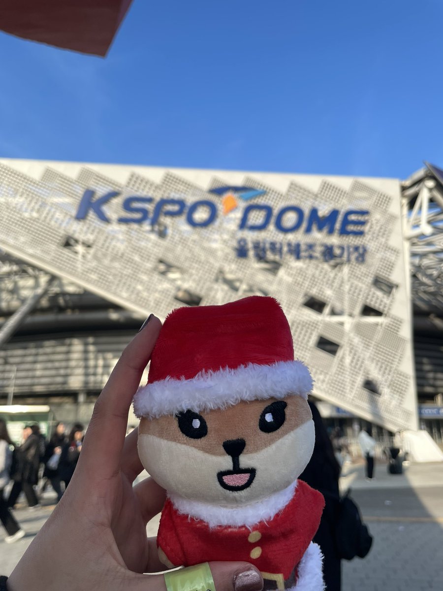 H_sac14's tweet photo. 4시부터 나눔 시작할게요~
마이데이 쉼터 옆쪽 쇠벤치에 있습니다! https://t.co/5Ah9jxXRBB