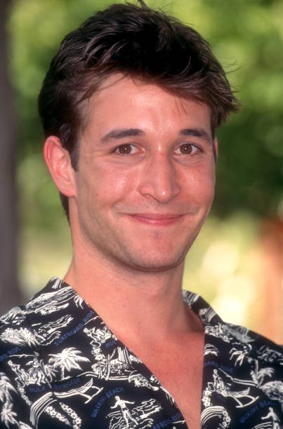 aozorawaltz's tweet image. noah wyle being the youngest person ever in this swingset photoshoot with george clooney oh my god