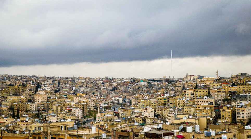 أجواء باردة في أغلب المناطق.. وتحذيرات من تدني مدى الرؤية الأفقية 