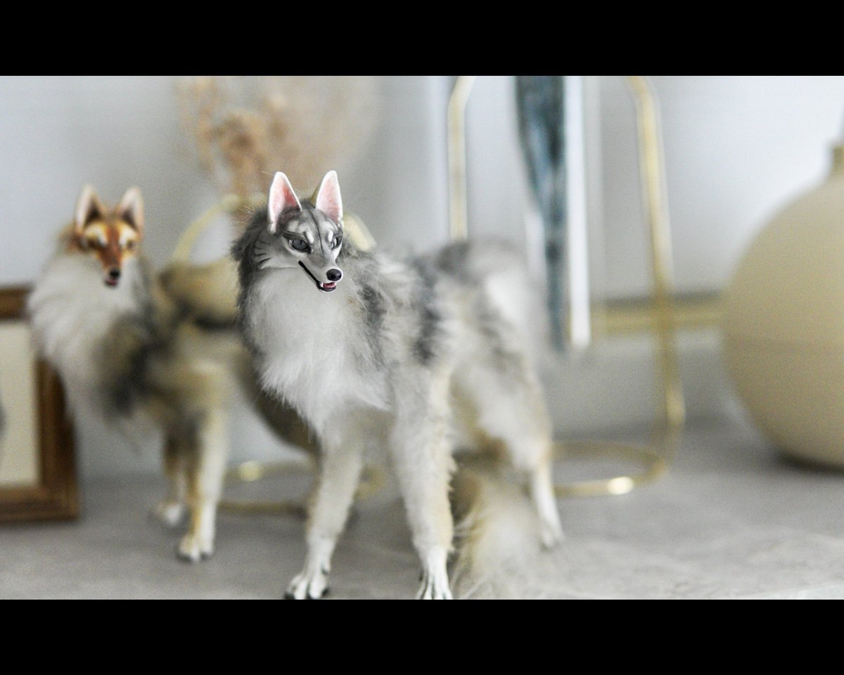 インテリアとして飾っているアートドール。この狼たちは周囲に馴染む