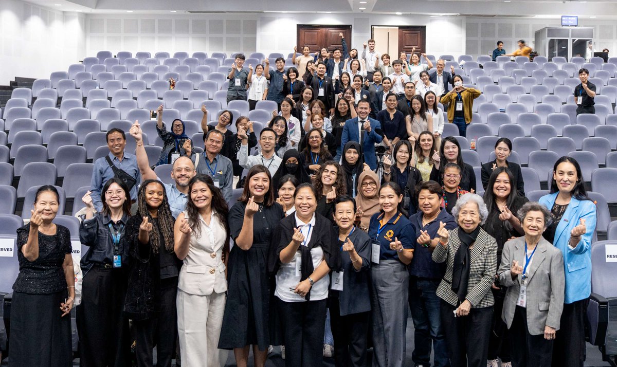 unwomenasia's tweet image. This week, we joined the International Migrants Day Symposium 2025 hosted by @ChulalongkornU, presenting a panel discussion and creative storytelling exhibition that amplified the voices of women migrant workers under the PROTECT project, funded by @EUinThailand

#IMD2025