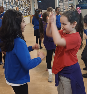 cardiffcouncil's tweet photo. Schools Linking is one of five charities featured in The Guardian’s 2025 Annual Charity Appeal, celebrating organisations that bring ‘Hope’ to communities across the UK. Read more about the project linking 12 Cardiff schools: https://t.co/2YU6CjJr4Z #Cardiffschoolslinking https://t.co/AxSrsGhTgR