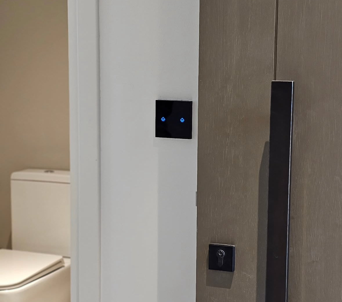 ceres6_'s tweet photo. Looks great. Feels great. Works great.
CERES6 - for homes that value good design.

#smarthome #iot #homeautomation https://t.co/b1ZlXB7vIl