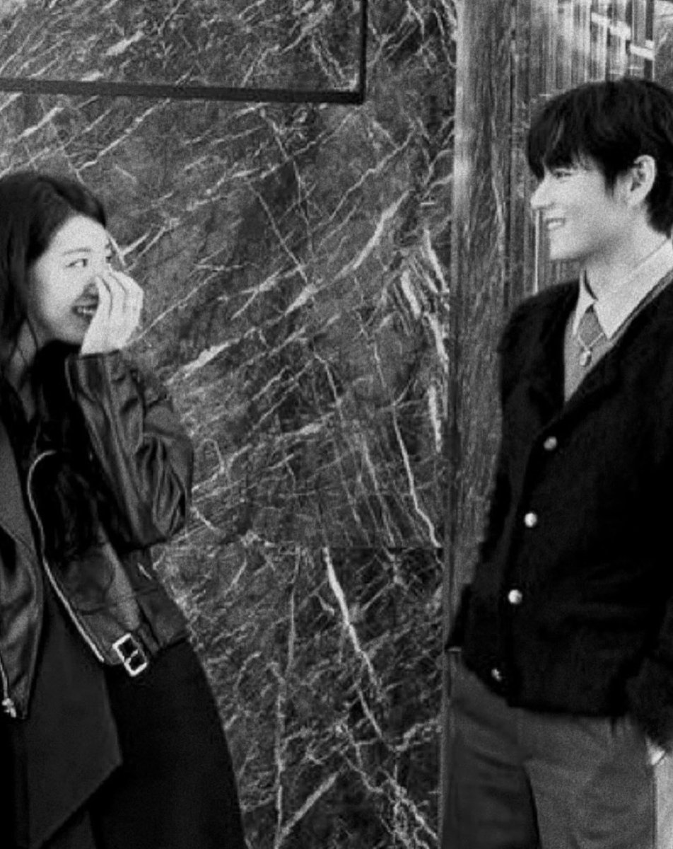 thvdiaries's tweet photo. taehyung with suzy https://t.co/odWgOE1Vp7