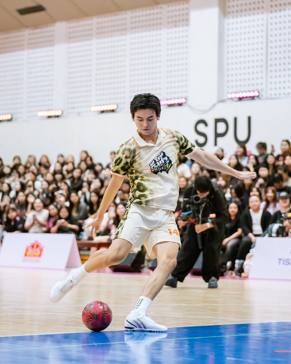 tb_entofficial's tweet image. จา พชร ร่วมเตะฟุตซอลในงาน กีฬาหลีสู ที่จัดขึ้นเพื่อระดมทุนสร้าง โรงเรียนเด็กพิเศษ อำเภอทองผาภูมิ ท่ามกลางบรรยากาศอบอุ่น เต็มไปด้วยรอยยิ้ม เสียงหัวเราะ และพลังแห่งการให้ ⚽️💝

#กีฬาหลีสู 
#โอ๊ตปราโมทย์ #OATPRAMOTE 
#ป้าตือ #TUESLOVE 
#โคตรคูล #อีจัน #อีจันบันเทิง
#JaPhachara