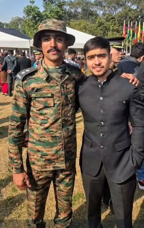 मेरे लोकसभा क्षेत्र चूरू के हांसियावास गांव के  लाडले अंकित चौधरी पुत्र श्री रोहिताश जी जेवलिया ने एनडीए परीक्षा पास करके 4 साल के कठिन प्रशिक्षण के बाद भारतीय थल सेना की पैरा रेजिमेंट में लेफ्टिनेंट बनकर राष्ट्र की सेवा करने का सुनहरा अवसर प्राप्त किया है। युवाओं के लिए एक