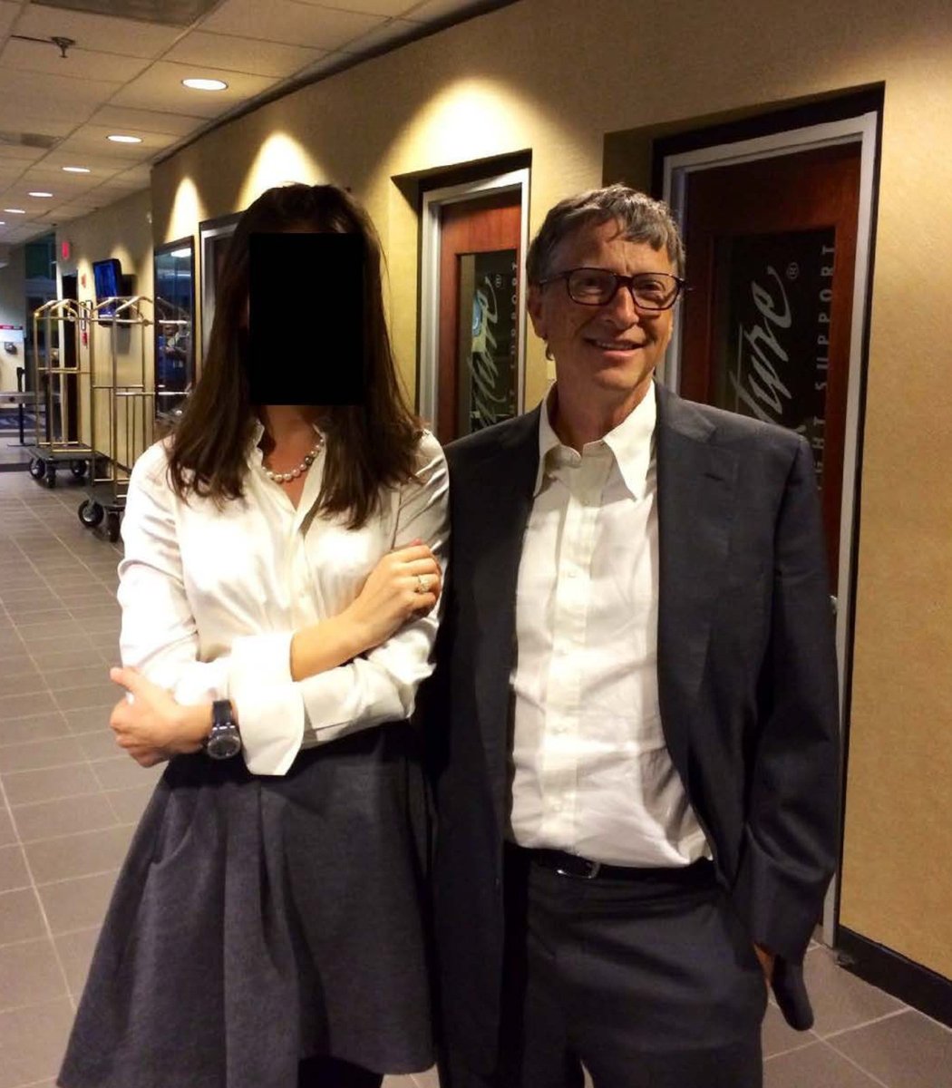 एप्स्टीन फाइल्स में एंट्री, दुनिया की नज़रें जवाब पर।
#EpsteinFiles