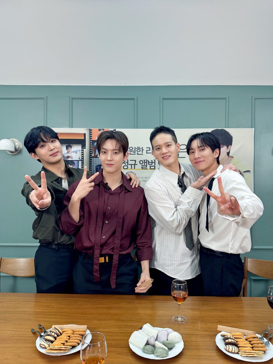 BTOBCOMPANY's tweet image. [📂]

📂 B:CHIVE
└📁B정규.zip [리스닝 파티]📸 

분위기에 취했던 리스닝 파티🎵
최고의 순간을 위하여 ‘Greatest Moment’〰️🍷

#비투비 #BTOB
#서은광 #SEOEUNKWANG
#이민혁 #LEEMINHYUK
#임현식 #LIMHYUNSIK 
#프니엘 #PENIEL 
#언폴드 #UNFOLD
#그레이티스트모먼트 #GreatestMoment