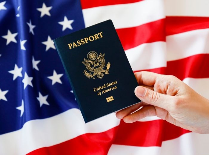 أمريكا تعلّق برنامجاً للهجرة يتيح إصدار 50 ألف تأشيرة سنوياً #معكم_باللحظة 