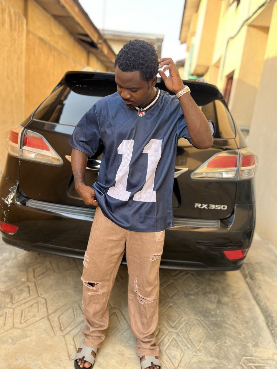 Born in…..Lagos
Grew up in……Lagos
Schooled in…..Lagos
Currently live in…. Lagos