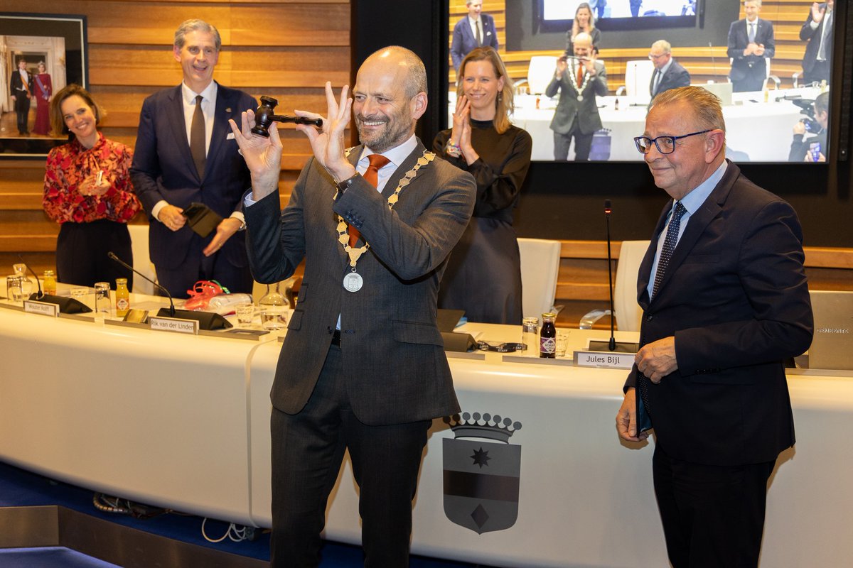 Rik van der Linden is op donderdag 18 december 2025 door de commissaris van de Koning beëdigd als burgemeester van Lansingerland. Dit gebeurde tijdens een bijzondere raadsvergadering. Welkom in Lansingerland Rik!