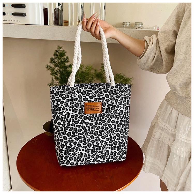 Friday Market! 
Don’t carry that bacco bag go your village this Christmas, come buy fine and spacious Tote bags👜 at very affordable prices.

Frame 1&amp;2- 9500
Frame 3- 6500
📍Lagos
Nationwide delivery 🚚 ✅

Please patronize and retweet🙏🏽❤️
God bless you as you do🙏🏽