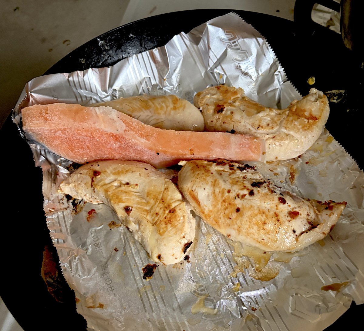 鮭の皮を焼く時はコレ
タンパク質がタンパク質を支えてる
🥩🐟🥩 