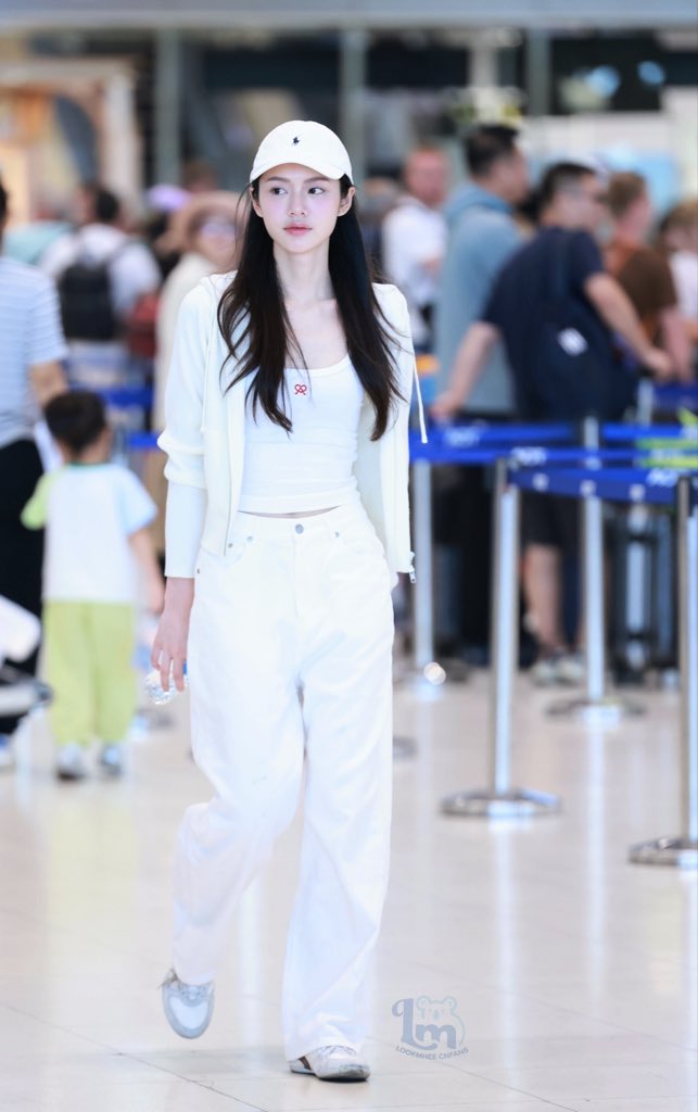 Lookmheecnfans's tweet photo. 𝒃𝒌𝒌 🛫𝒇𝒖𝒛𝒉𝒐𝒖ᵒᵒᵗᵈ

Safe flight🐨

#lmlookmhee #ลูกหมีปัญญาพัชร
#LMSY #ลูกหมีซอนญ่า https://t.co/CDOfunJAg5
