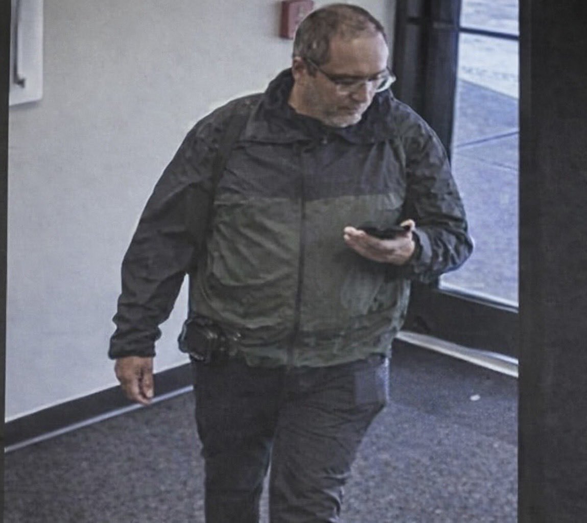 remarks's tweet image. JUST IN: 🇺🇸🇵🇹 Brown University mass shooter identified as 48-year old Portuguese national Claudio Neves Valente.

He was a Physics PhD student.