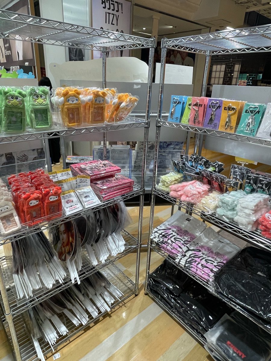 TWICE】 📢本日よりスタート！ 🍭タワレコ19店舗対象🍭 TWICE OFFICIAL