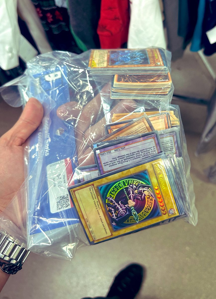 mrandersonofus's tweet photo. Can anyone confirm if these are fake or real Yu-Gi-Oh! cards? @CardPurchaser https://t.co/vcF0or16XI