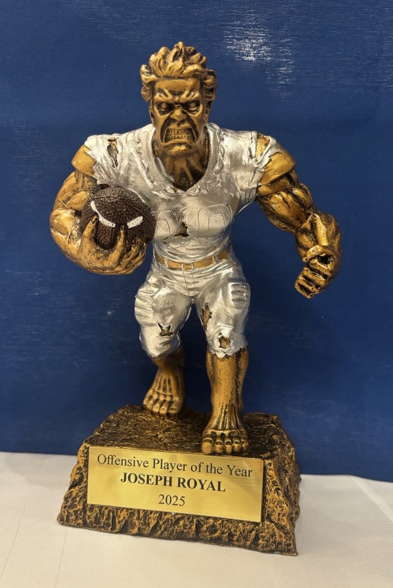 Thank you middletown high school and Coaches for the 2025 offensive player of the year 💪💪 looking forward to the next 2 years ⭐️⭐️#2028 #QB1 #jojoroyal