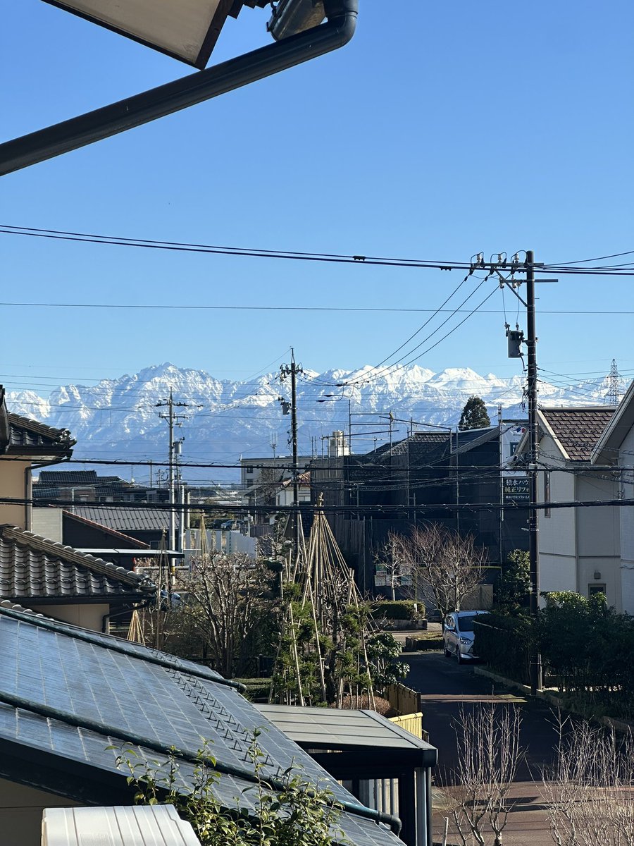 富山県に帰ってきました！
実家のベランダから綺麗な立山😍