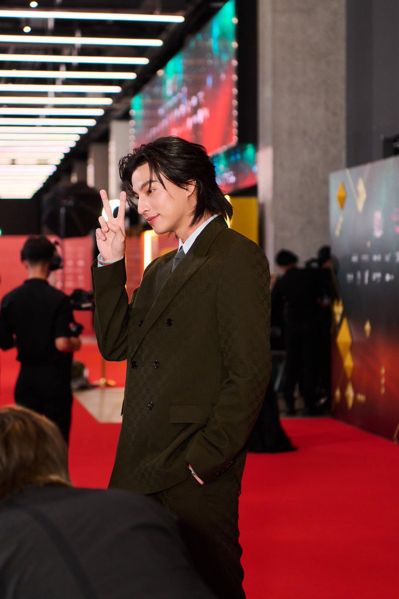 tb_entofficial's tweet image. ขอแสดงความยินดีกับ “กลัฟ คณาวุฒิ” ที่ได้รับรางวัล 2025 Thailand Headlines Person of the Year - ดาราไทยที่ได้รับความชื่นชอบจากชาวจีนมากที่สุดแห่งปี 🎉

@gulfkanawut 
#PersonOfTheYearAwards2025 #ThailandHeadlines #2025ThailandHeadlines #GulfKanawut