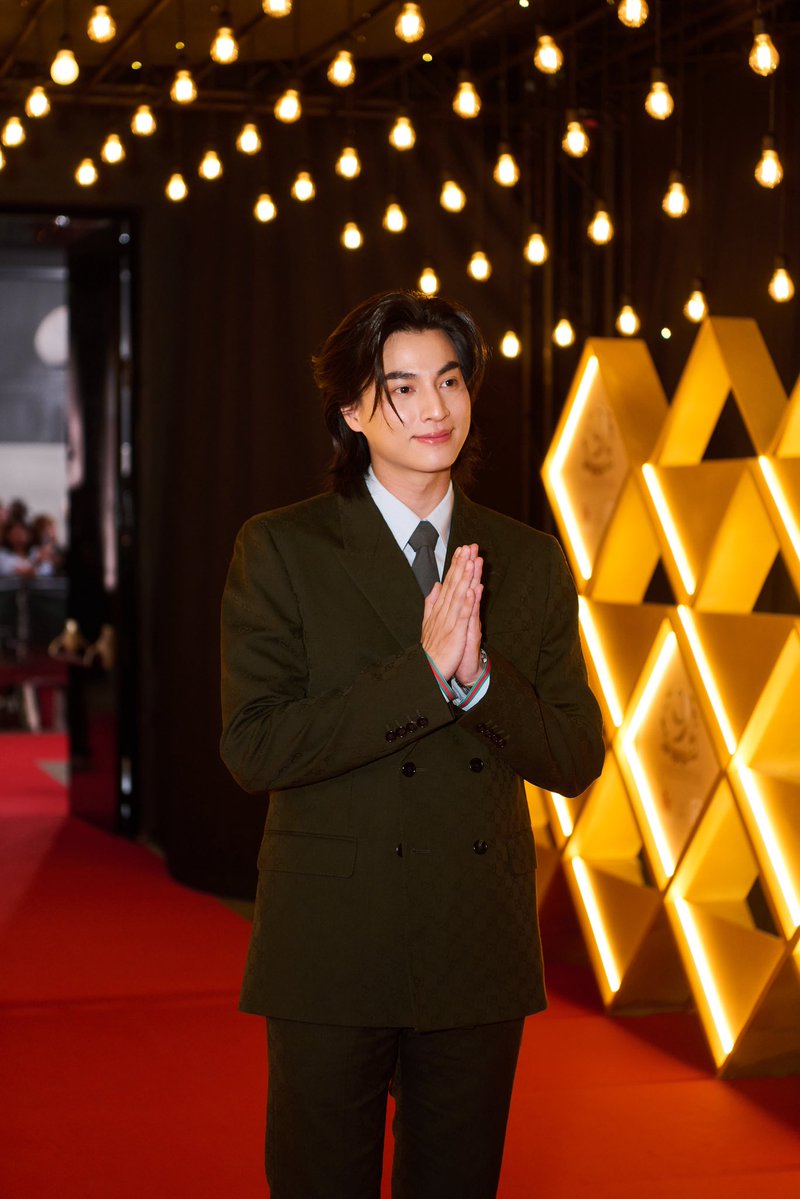 tb_entofficial's tweet image. ขอแสดงความยินดีกับ “กลัฟ คณาวุฒิ” ที่ได้รับรางวัล 2025 Thailand Headlines Person of the Year - ดาราไทยที่ได้รับความชื่นชอบจากชาวจีนมากที่สุดแห่งปี 🎉

@gulfkanawut 
#PersonOfTheYearAwards2025 #ThailandHeadlines #2025ThailandHeadlines #GulfKanawut