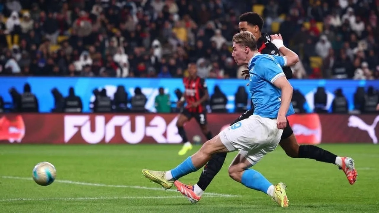في السعودية .. نابولي يثأر من ميلان ويتأهل لنهائي كأس السوبر 