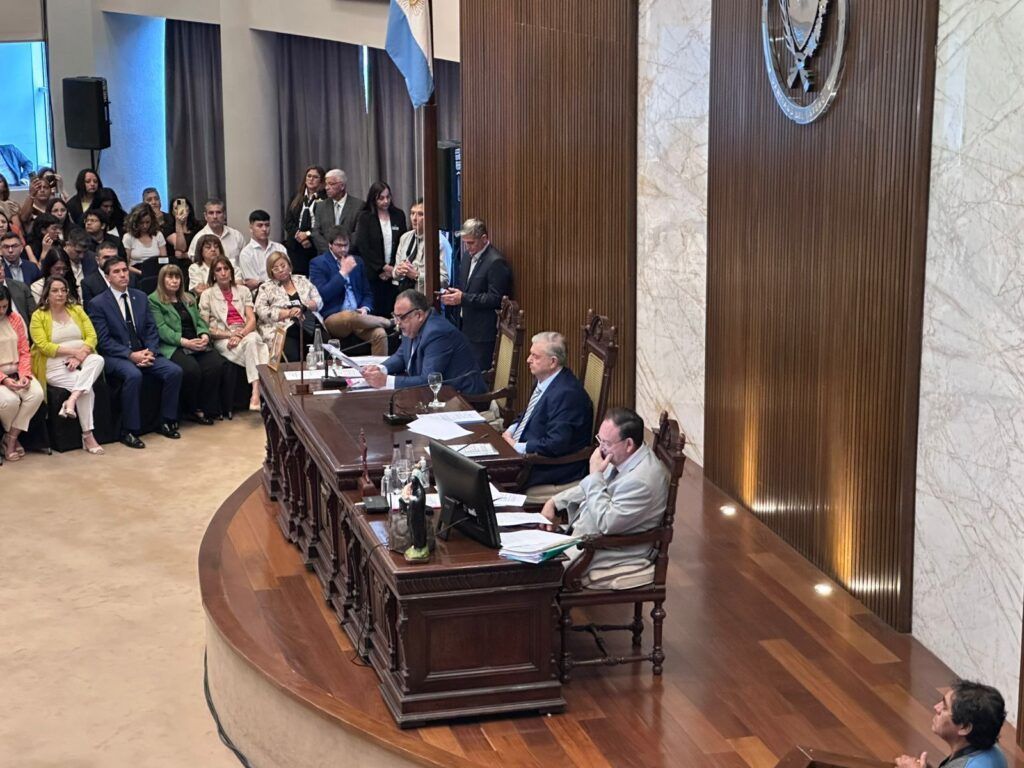 lconectadas's tweet image. #LegislaturasConectadas #SANTIAGO DEL ESTERO
🏛️ Juraron y se incorporaron a sus bancas 40 diputados autoridades del cuerpo legislativo
🌐 Mas info acá:
legislaturasconectadas.gob.ar/Prensa/Juraron…