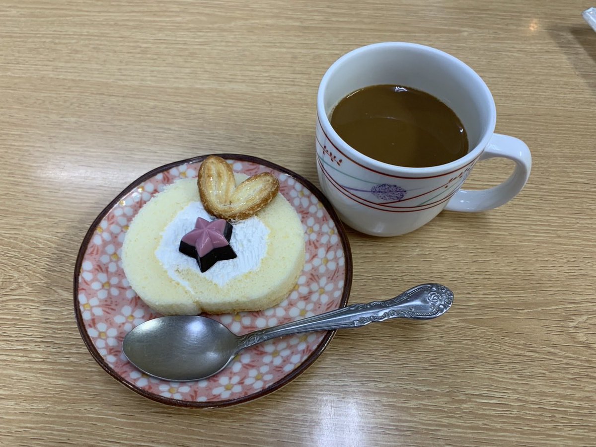 nanohanakan's tweet photo. お待たせ致しました☺️
感謝祭のご様子の写真投稿します🍀
ビンゴゲームや茶碗とお椀を使った出し物や美味しいおやつ提供しご利用者様には、大満足して頂きました😆
フォロワーの皆様、今年1年お付き合い頂きましてありがとうございました。来年も、宜しくお願い致します。良いお年をお迎えくださいね🙇‍♀️ https://t.co/NOzb30DWJM