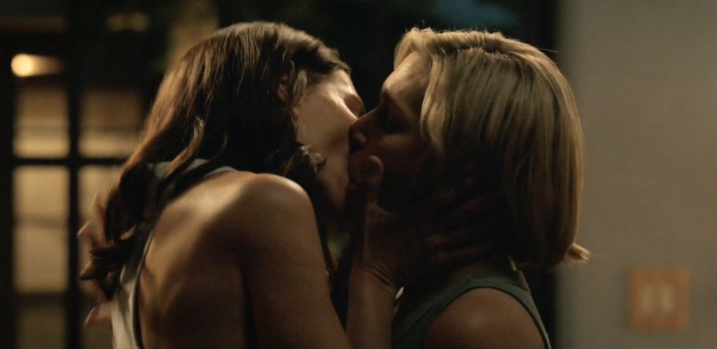 anditwasdivine's tweet image. how is this a real episode of television and not just something i made up in my mind #pluribus