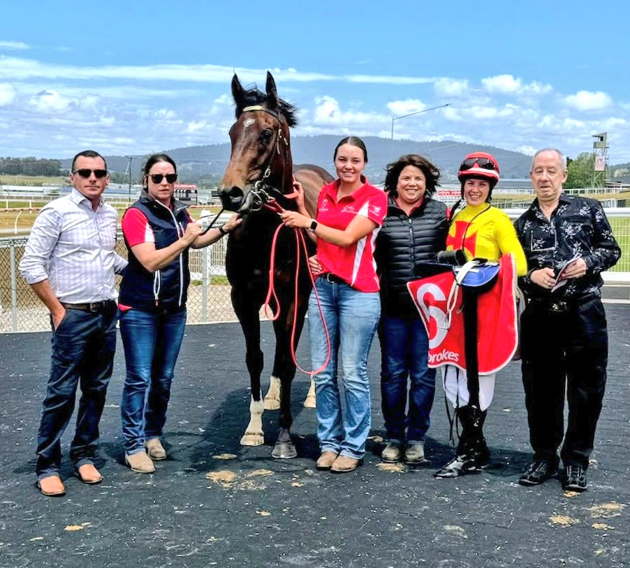 TrinderAdam's tweet image. An impressive debut win for Ozonica (3g Stratosphere x Morgatoche) in today's 1150m Mdn in Devonport!

Congrats to all connections with their Grenville Stud-bred youngster who takes home $37k with the #Tasbred bonus! Thanks @Ericabyrne_1 for her winning ride! #Brad
