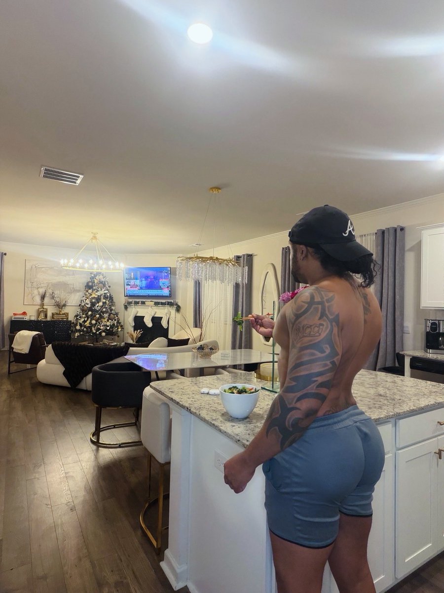 IamBThompson12 tweet media