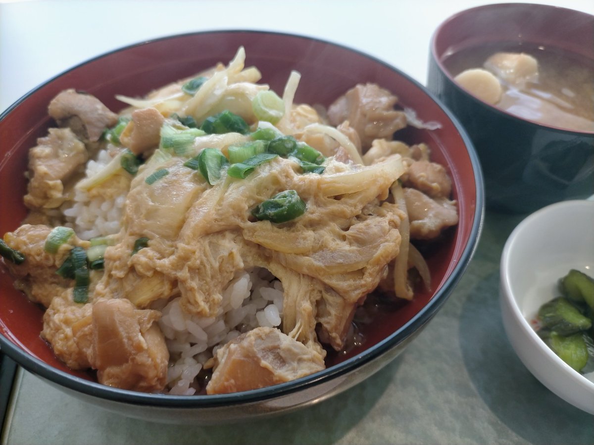threepeaceful's tweet photo. 親子丼

こ、こ、濃い！！

お腹いっぱい

#ランチ https://t.co/A6VDv7AL2V