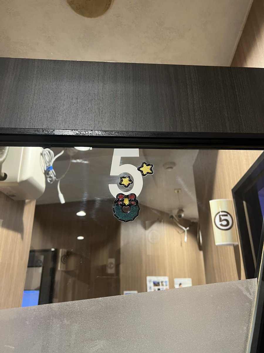 wavezoushiki's tweet photo. こんにちは！カラオケALL雑色店です！

リニューアル後の５号室の紹介です🧣🩵
こちらの機種はDAMで、4人～9人入ることが出来ます!!
本日も10時から元気に営業しておりますので是非お越しください🌷

#わくわくカラオケ #雑色店 #蒲田 #リニューアル 
#DAM https://t.co/G0RjKwtu4D