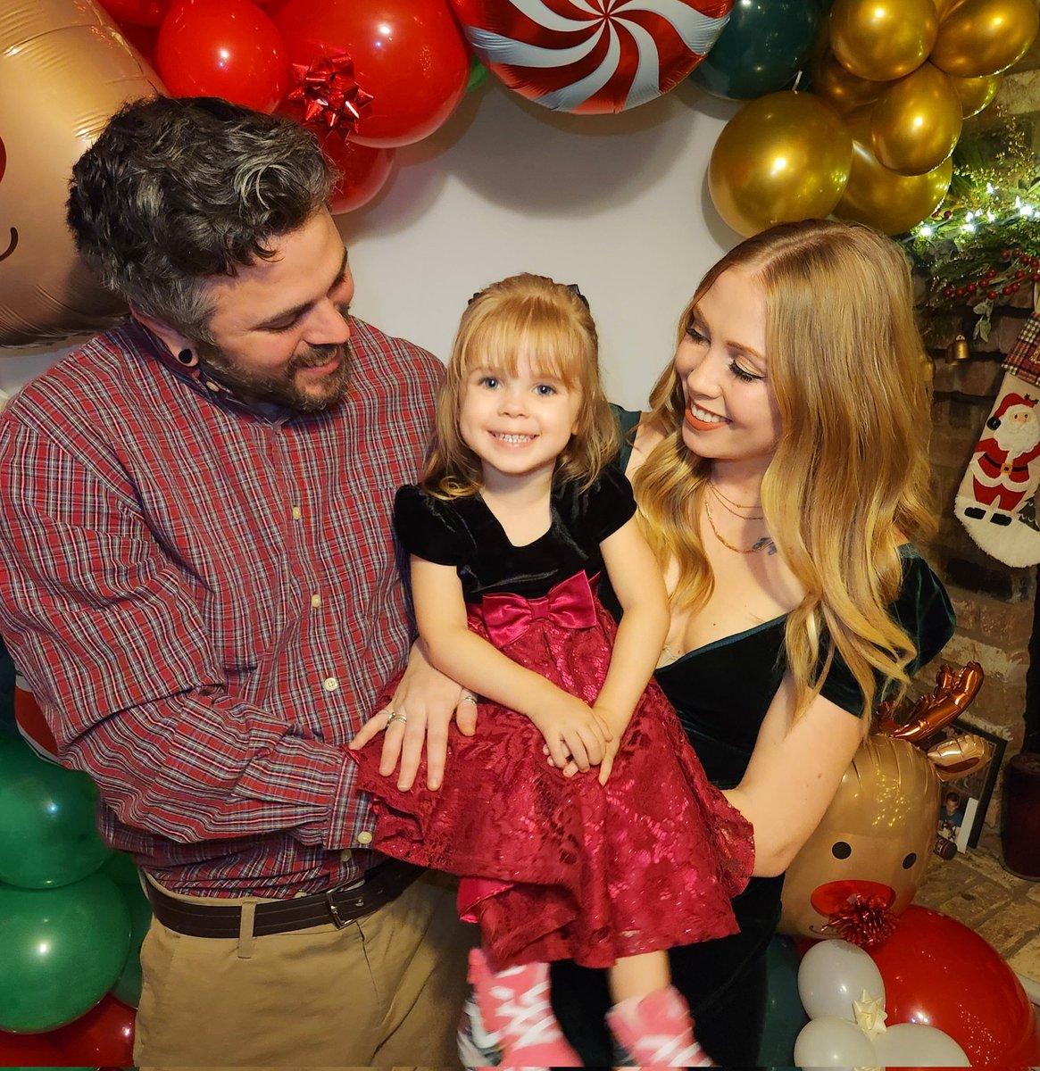 BeccaLynn🌻 tweet media