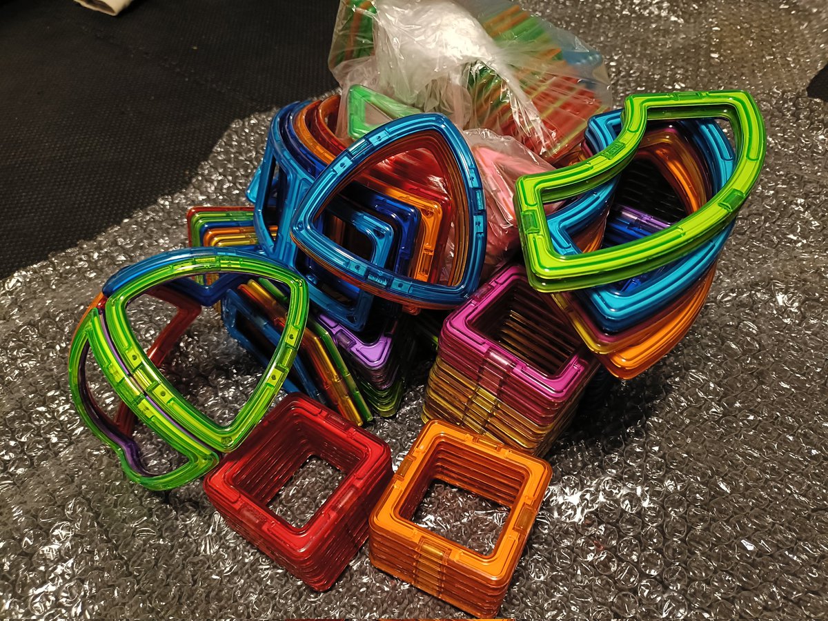 ハル♡他の方はご購入をお控え下さい‼️ メルカリで購入したマグフォーマー（+類似品）が届いた。これだけあれ