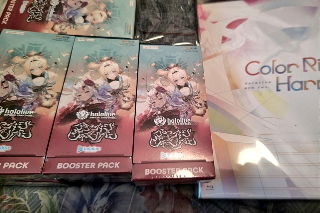 さて思ってたより早くホロカと6thフェスのBD届いた BDでけぇ…！ ホロカ