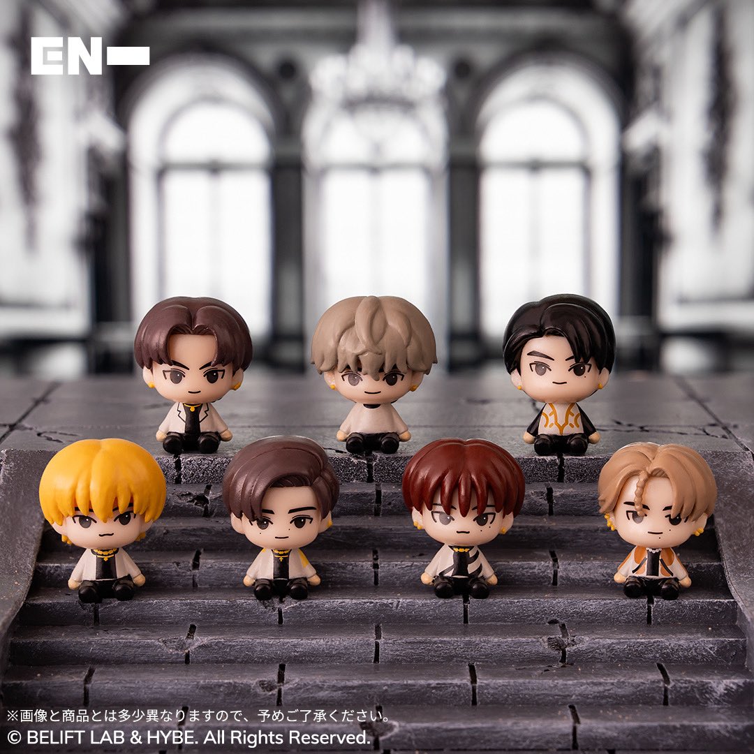 <ENHYPEN びっくらたまご>

ENHYPENのびっくらたまごがPPIHグループ店舗(ドン・キホーテ他)限定で登場！
　
入浴剤が溶けると、ENHYPENの人気曲「Bite Me」衣装の立体マスコットが１つ出てきます！
手のひらサイズの可愛いお座りマスコットは全部で7種類！
飾って＆集めて楽しむことができます。