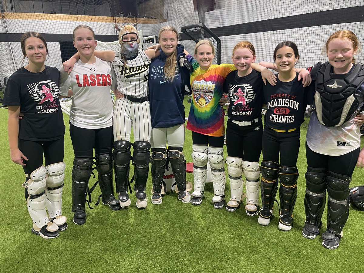 CoachJackieSB's tweet photo. Thursday night hustle! #D1Catching https://t.co/pKSz6glXgq