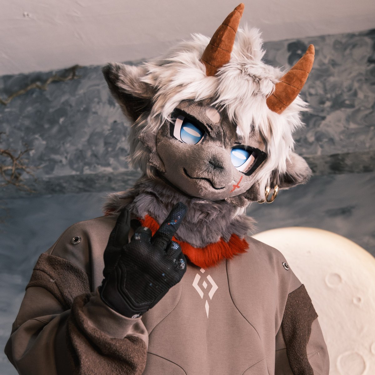 What you looking at?

📷 <a href="/PROJECT_Ryuka/">龍果ちんRyuka</a> 
#FursuitFriday