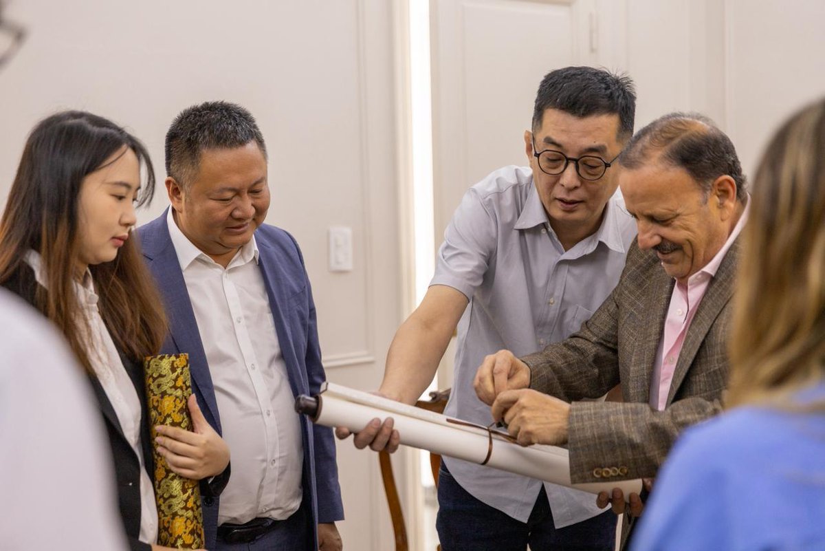 EMPRESA CHINA SE INSTALARÁ EN LA RIOJA PARA IMPULSAR INVERSIONES, PRODUCCIÓN Y COOPERACIÓN ESTRATÉGICA 

<a href="/QuintelaRicardo/">Ricardo Quintela</a> 
<a href="/GobDeLaRioja/">Gobierno de La Rioja</a>