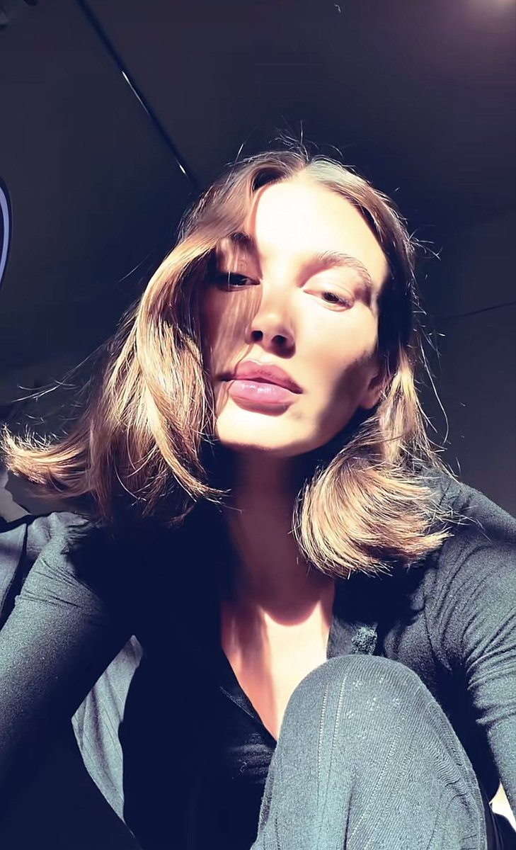 pradaparisian's tweet photo. Hailey Bieber is a Goddess! https://t.co/WvZ7lBnfcS