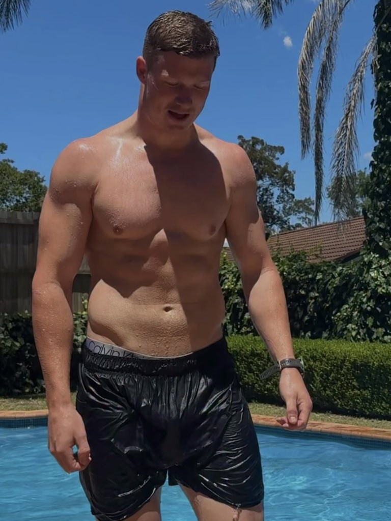 HotTradies's tweet image. Tasty Perth plumber
#Tradie #Aussie #Plumber #RealMen #HiVis

IG aaronjohnss