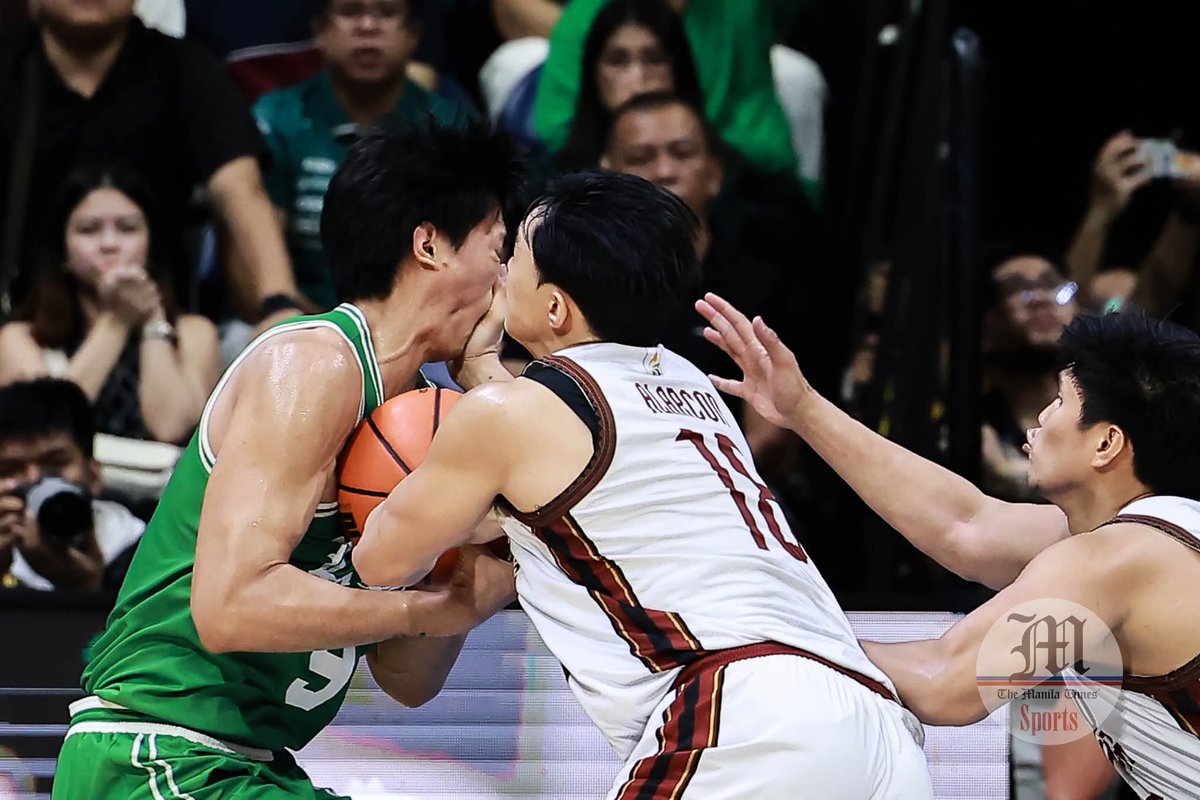 mc_miranda34's tweet image. Let it be known, per UAAP refs, this is NOT an unsportsmanlike foul, hit to the head and all

PS. Again ha, REFs ang nagdecide nito, hindi si Mike Phillips.