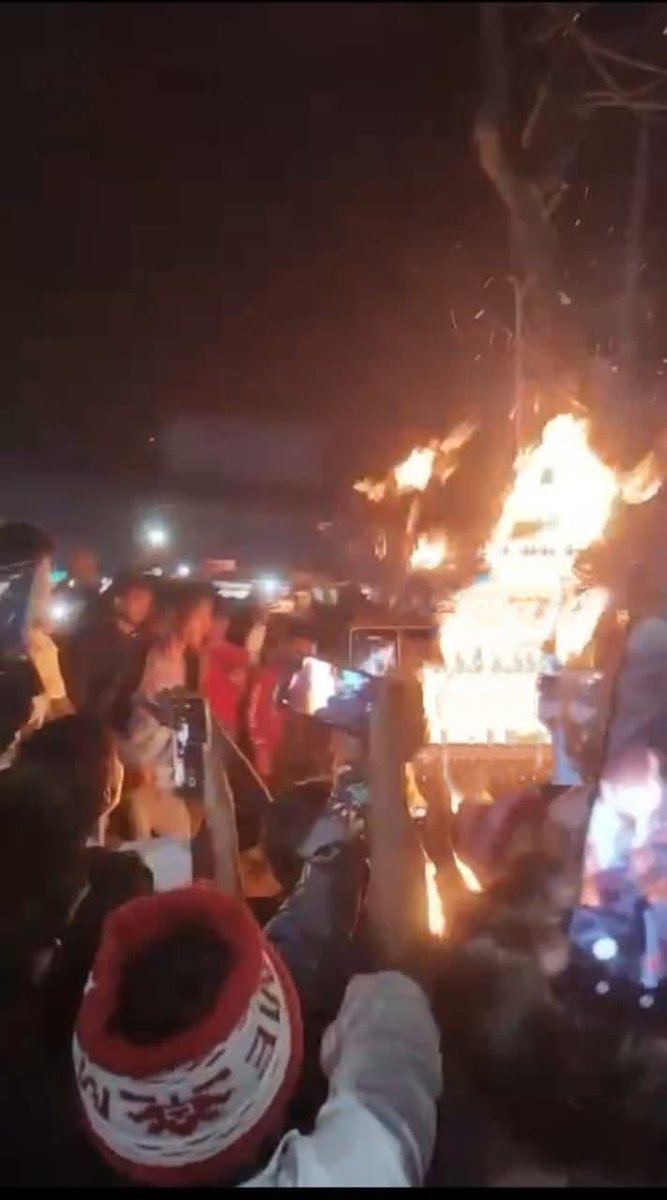 pranto45023's tweet photo. In Mymensingh, Bangladesh, a Hindu man was falsely accused of blasphemy and labeled an 'Indian agent.' He was subsequently beaten to death, after which his body was hung from a tree on a main road and set on fire in Islamic terrorists.The Hindu boy's name is Dipu Das (30). https://t.co/Os2eI2K0ii