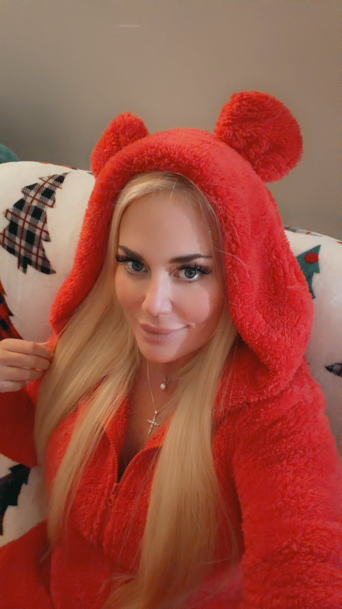 CamiParker tweet media