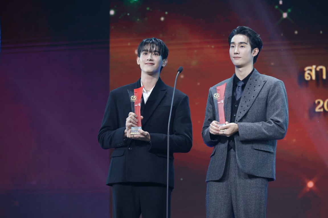 ยอดเยี่ยมสมมง!! “GMMTV” คว้า 6 รางวัล จาก 3 สาขา บนเวทีงานมอบรางวัล “2025 Thailand Headlines Person of the Year Awards”

#Taynew #jimmysea #forcebook 
#emibonnie #Earthmix  
#PersonOfTheYearAwards2025
#2025ThailandHeadlines

อ่านข่าวเพิ่มเติมได้ที่ web.facebook.com/OneTruthPressC…