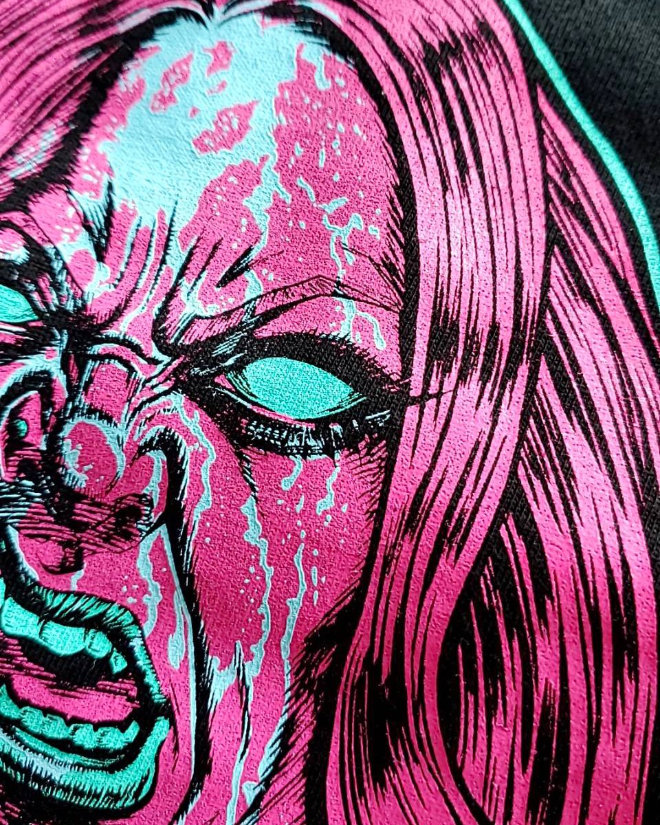 この色だとイラストの良さ半減するとおもい急遽シルクプリントに変更！現物めっちゃいい感じですｙ #STARDOM 
←1stサンプル／2ndサンプル→