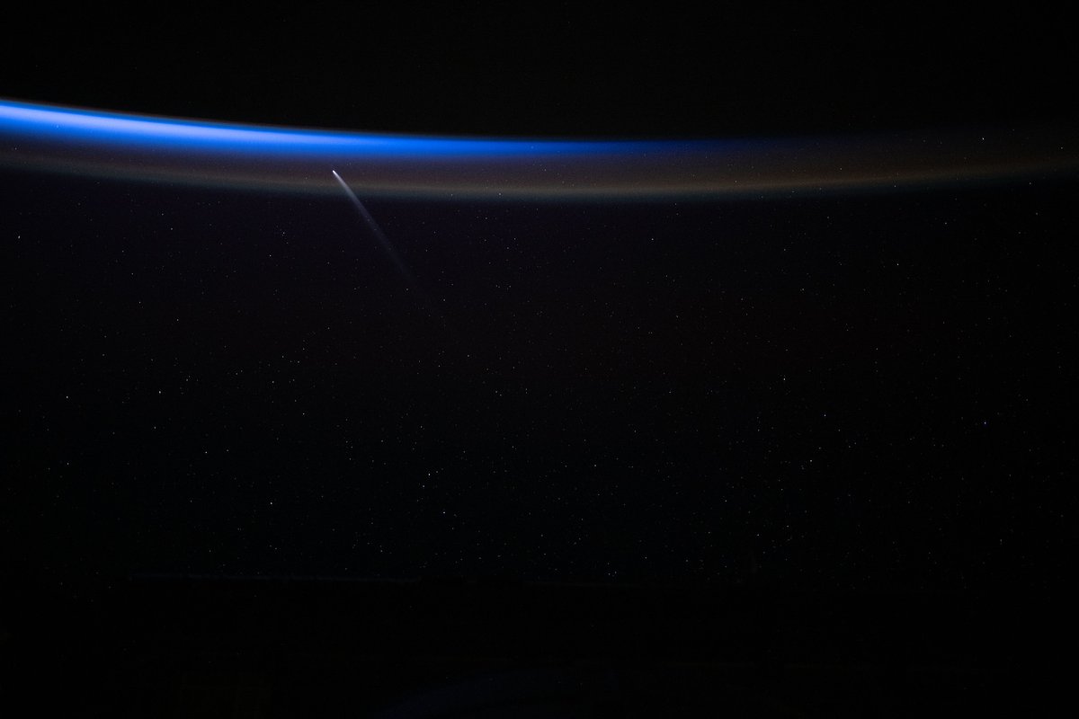 Space_Station's tweet image. Interstellar comet 3I/ATLAS made its closest pass to Earth on Dec. 19—about 170 million miles away! Check out these stunning shots of four other comets captured from the station since 2023. More comet pics... flic.kr/s/aHsmbS1GgV