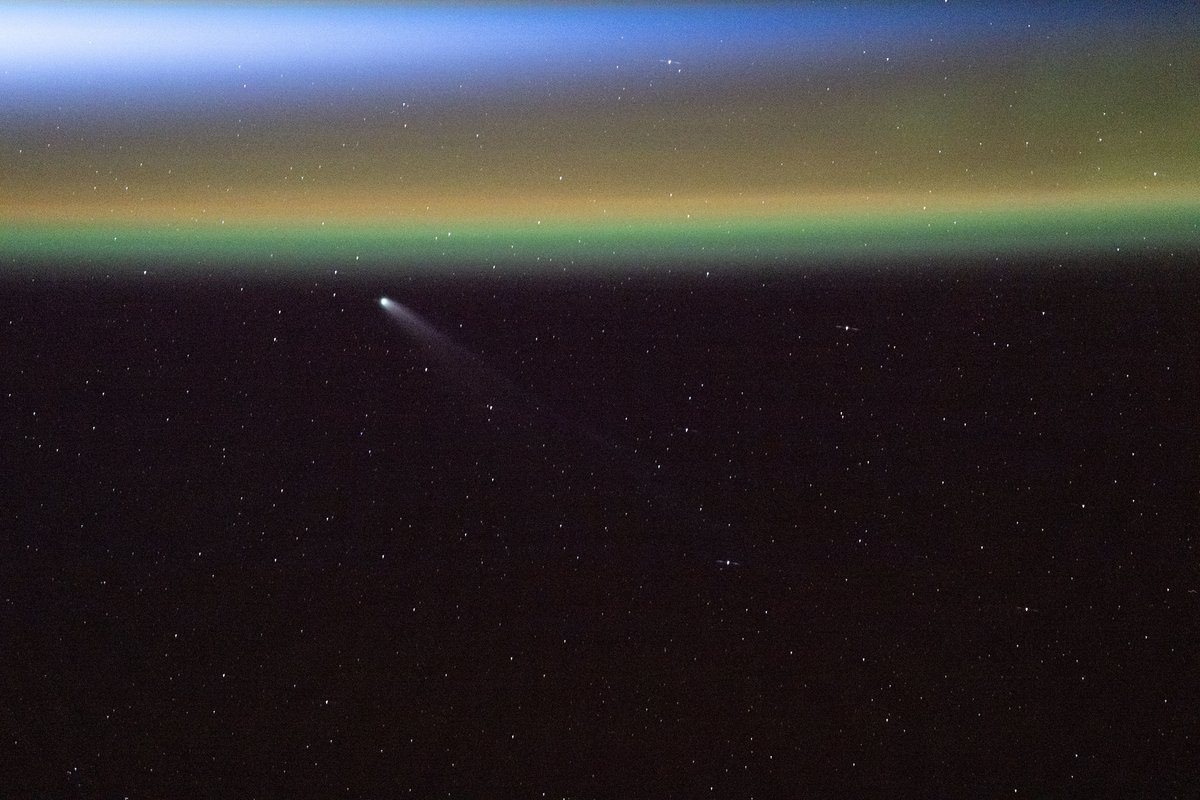 Space_Station's tweet image. Interstellar comet 3I/ATLAS made its closest pass to Earth on Dec. 19—about 170 million miles away! Check out these stunning shots of four other comets captured from the station since 2023. More comet pics... flic.kr/s/aHsmbS1GgV
